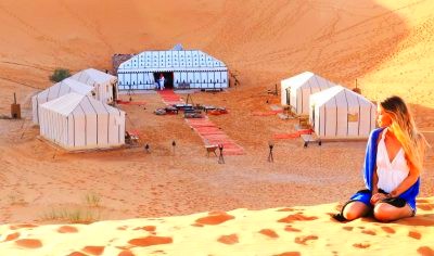 girl sitting near merzouga camp