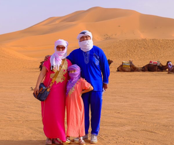 asian-family-in-morocco-desert
